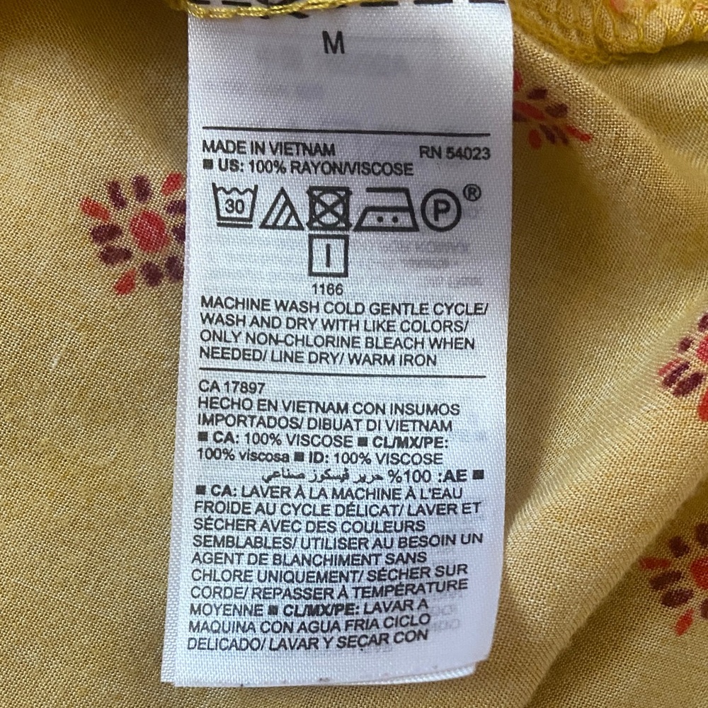 ☀️ Old Navy Yellow Short Sleeve V-Neck Blouse with Red Dot Print - Picture 3 of 3